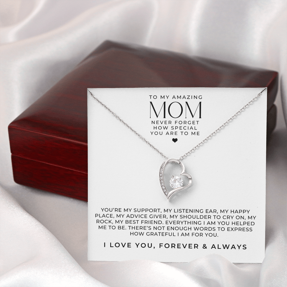 close up of the message card and necklace for mom.