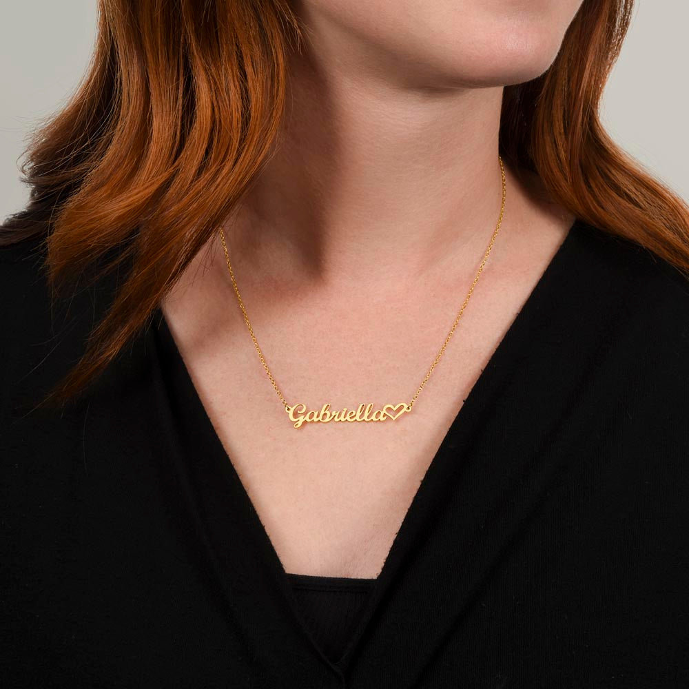 Personalized gold heart name necklace for Mom, a meaningful gift from daughter to mom comes with a loving message card.